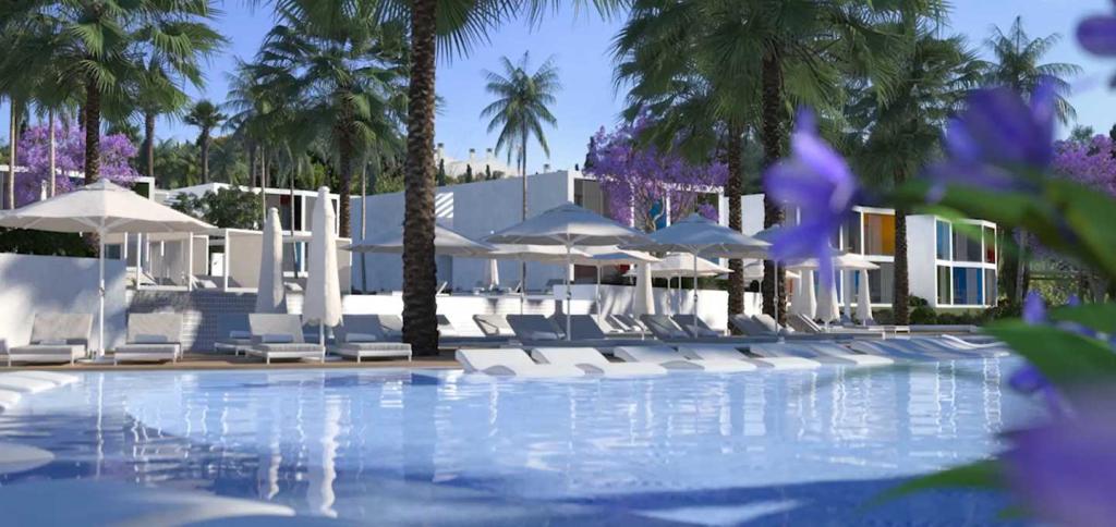 Отель Tivoli Alvor Algarve Экстерьер фото The pool at the hotel