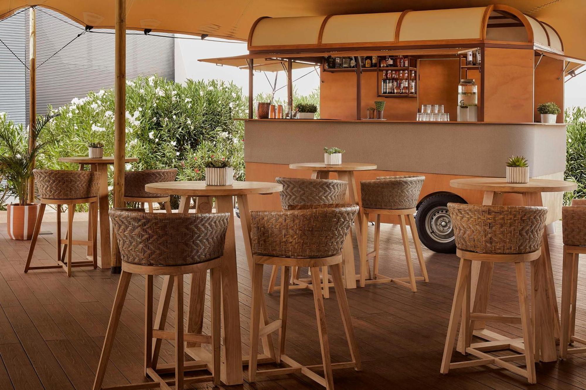Отель Tivoli Alvor Algarve Экстерьер фото The interior of a mobile bar