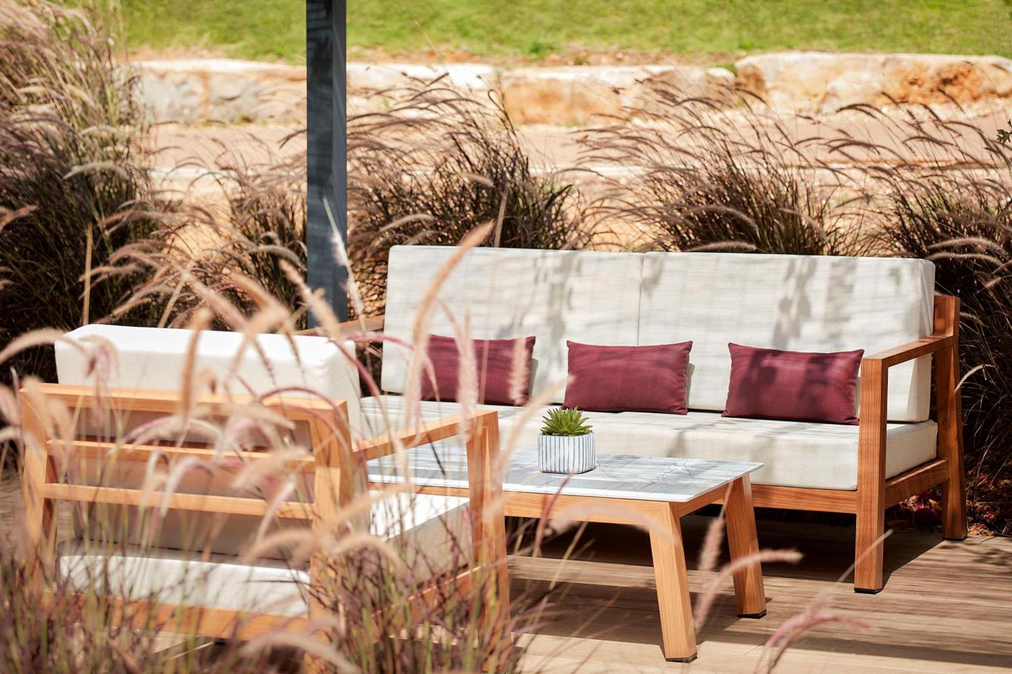 Отель Tivoli Alvor Algarve Экстерьер фото Outdoor furniture