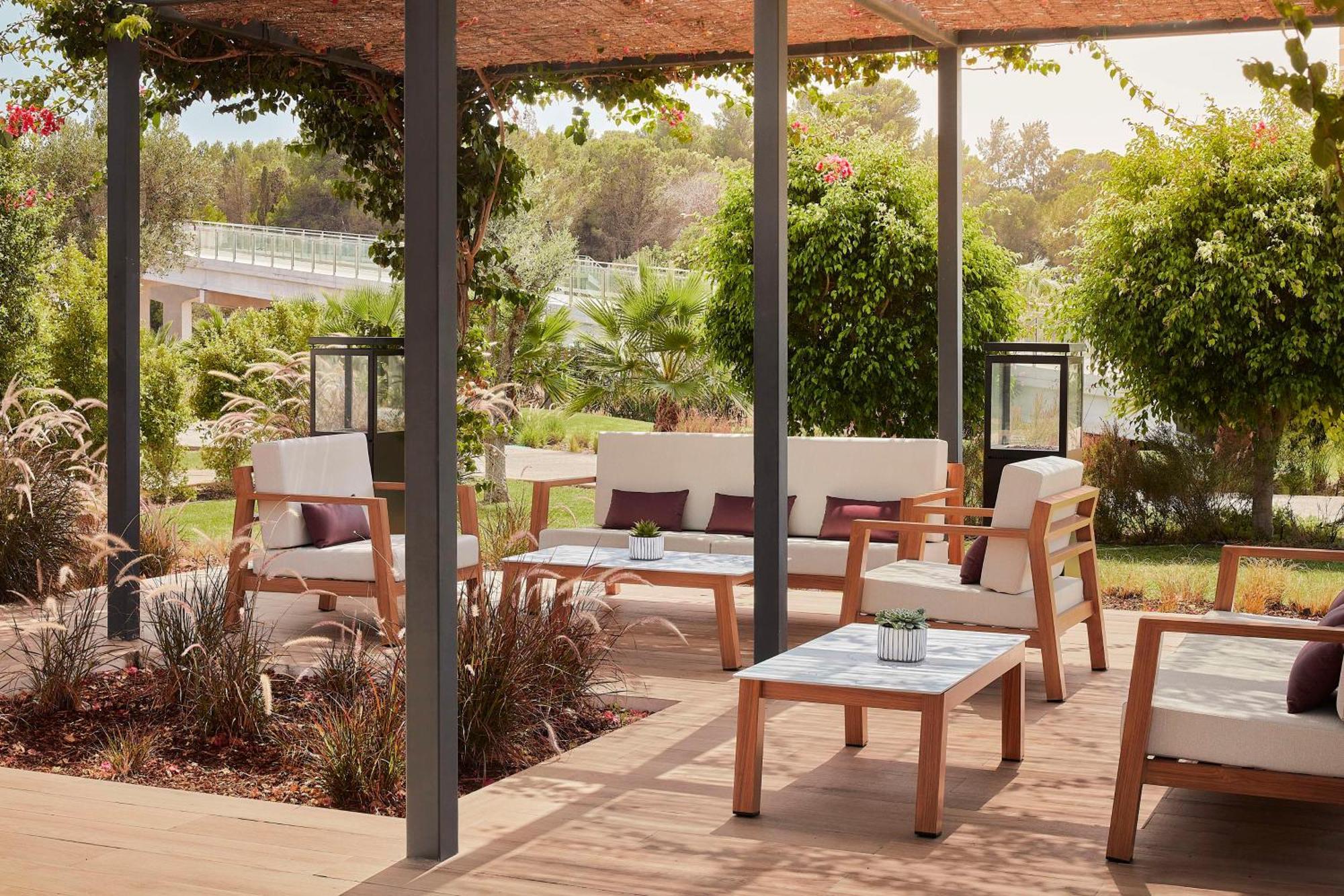 Отель Tivoli Alvor Algarve Экстерьер фото Garden furniture