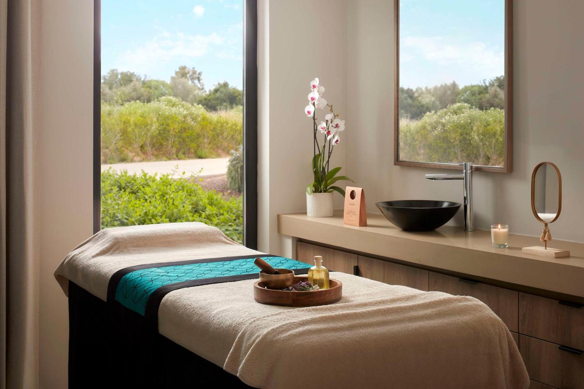 Отель Tivoli Alvor Algarve Экстерьер фото Spa treatment room