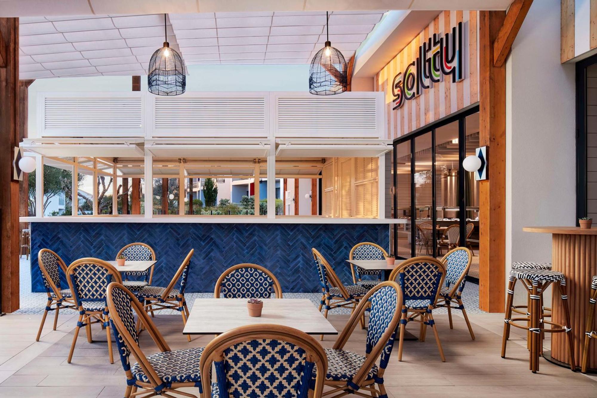 Отель Tivoli Alvor Algarve Экстерьер фото The interior of the restaurant