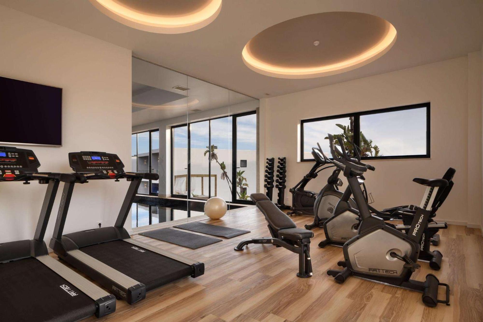 Отель Tivoli Alvor Algarve Экстерьер фото The gym at the hotel