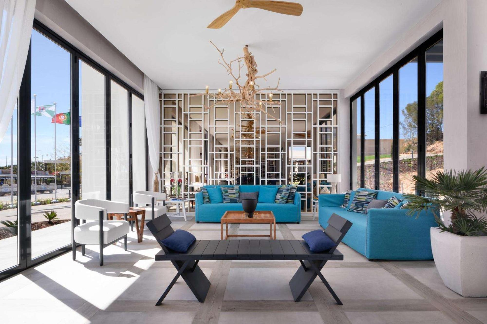 Отель Tivoli Alvor Algarve Экстерьер фото The lobby of the hotel