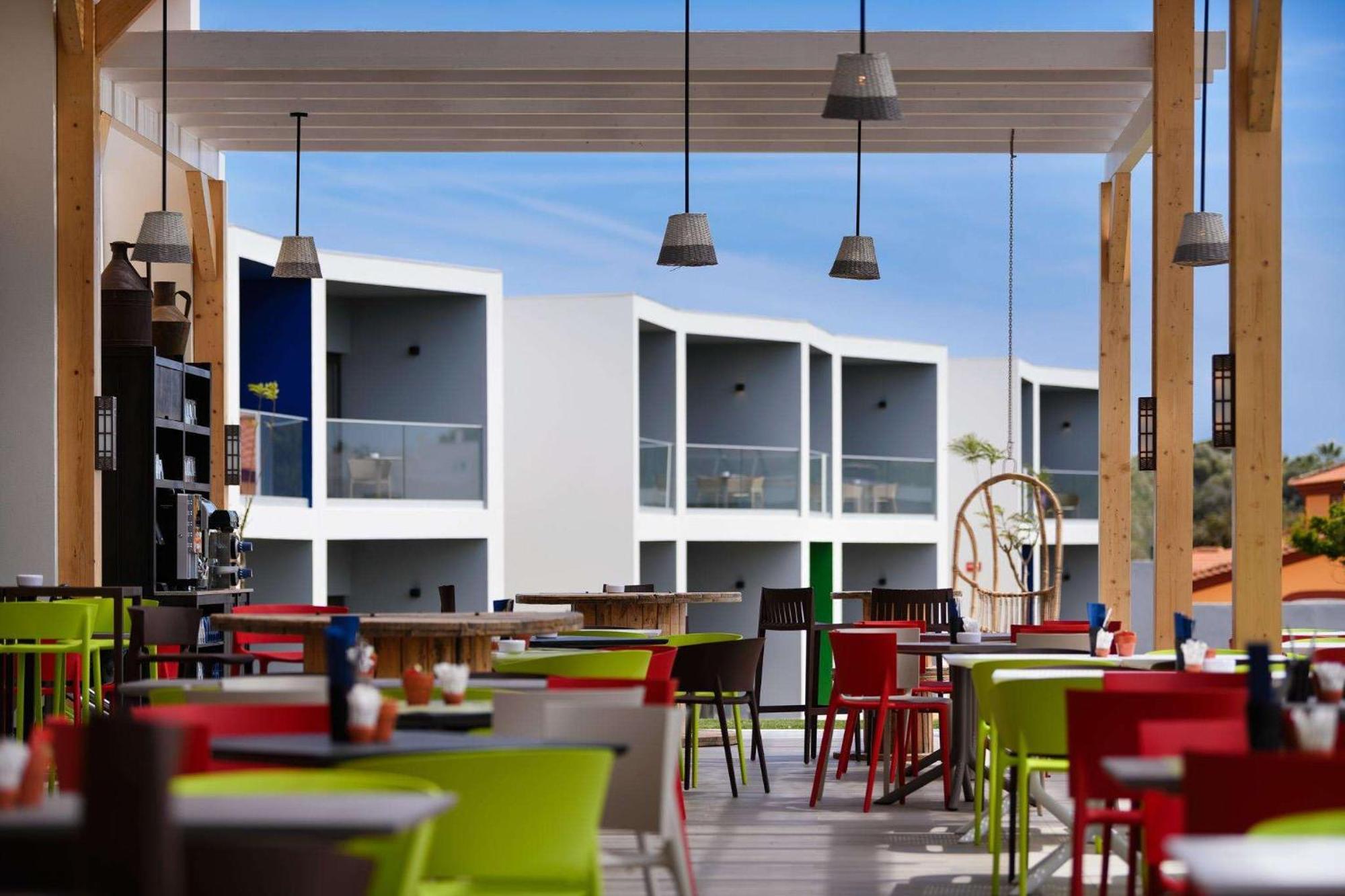 Отель Tivoli Alvor Algarve Экстерьер фото The interior of the hotel