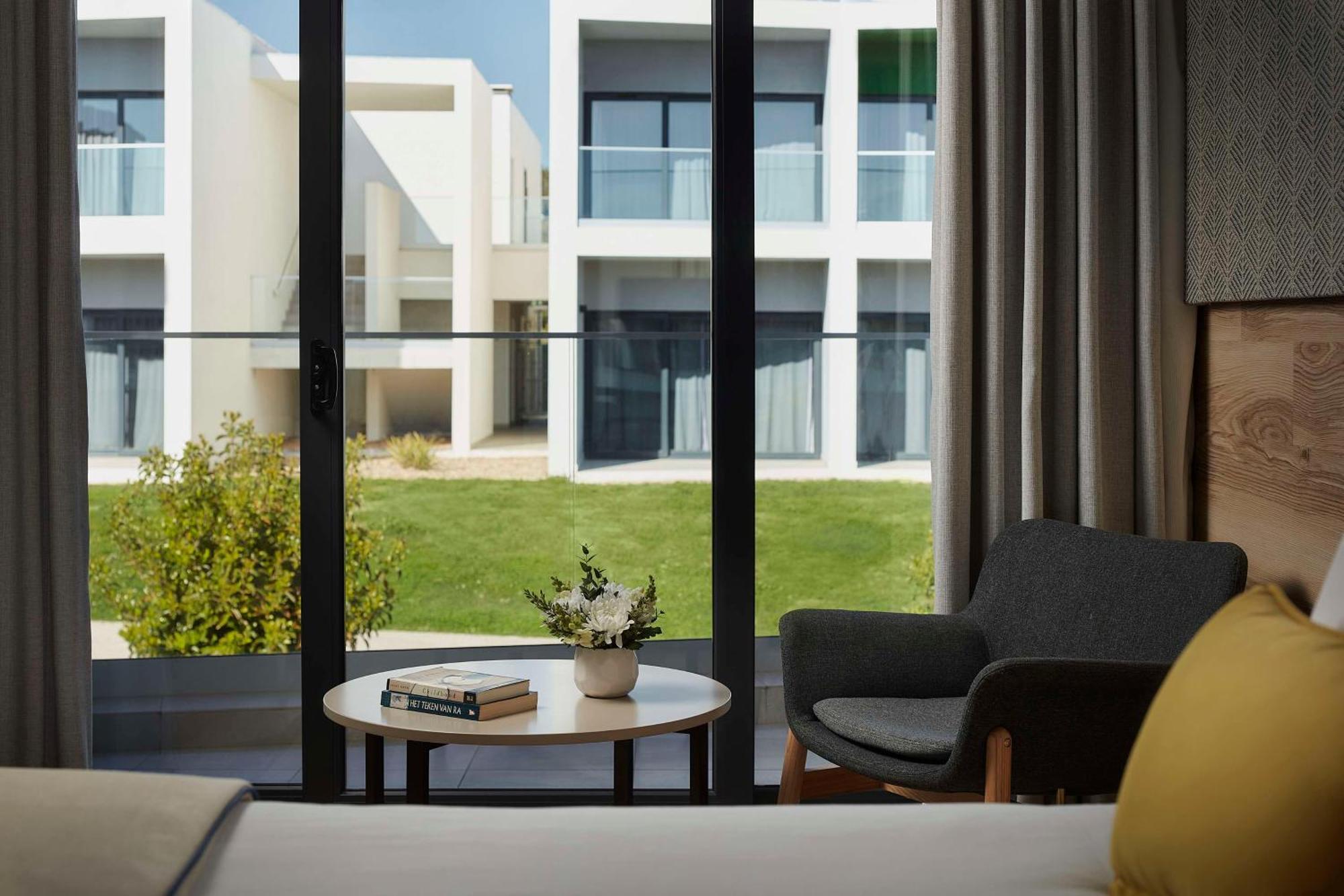 Отель Tivoli Alvor Algarve Экстерьер фото A room at the hotel