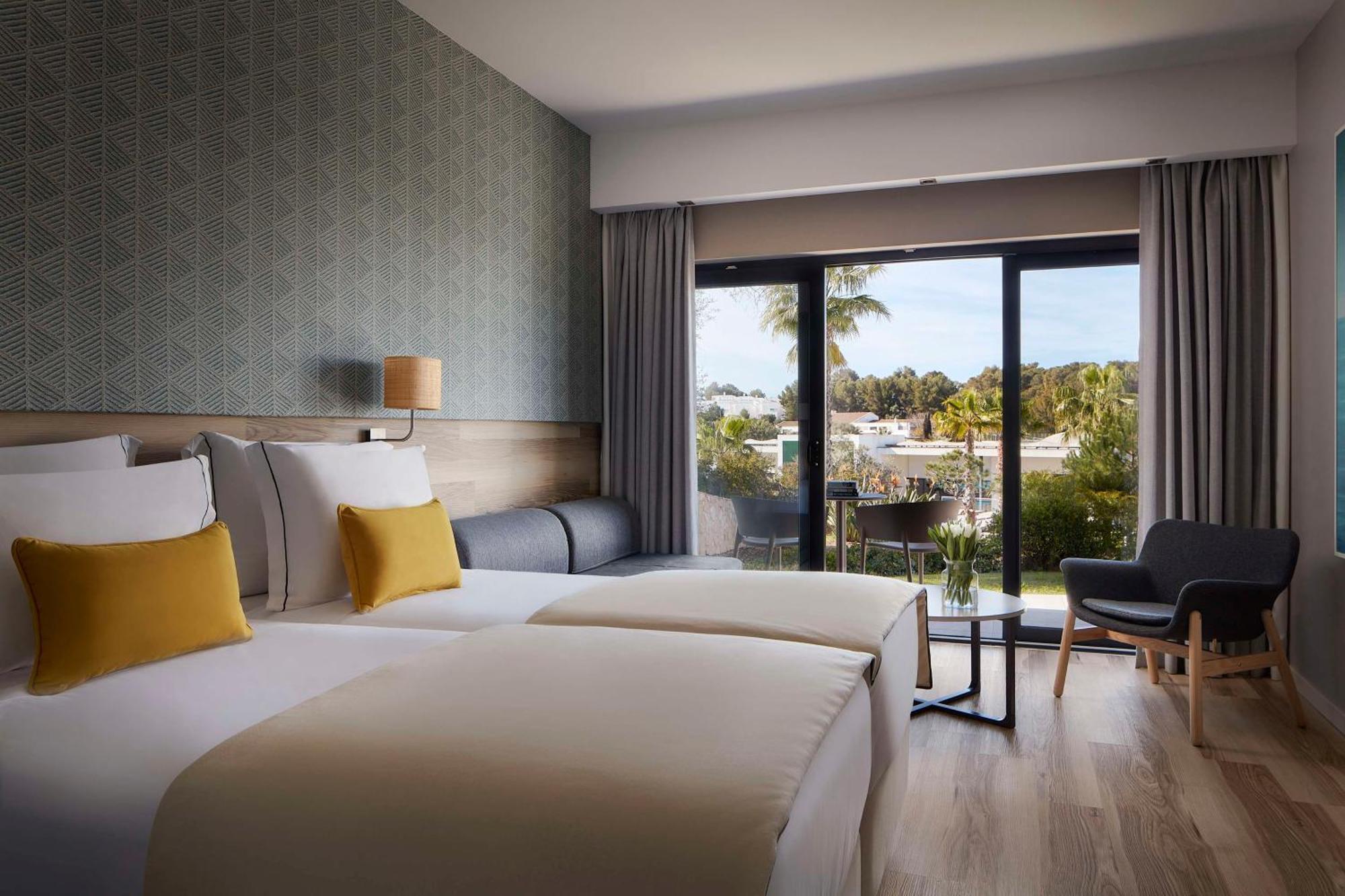 Отель Tivoli Alvor Algarve Экстерьер фото A room at the hotel