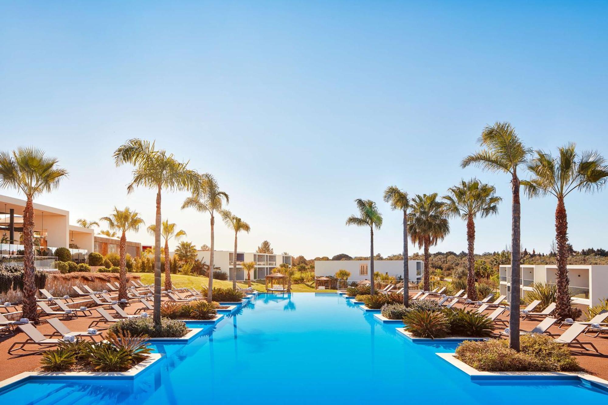 Отель Tivoli Alvor Algarve Экстерьер фото The resort's main pool
