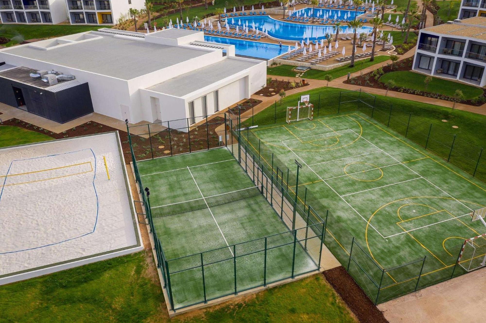 Отель Tivoli Alvor Algarve Экстерьер фото Tennis and football courts